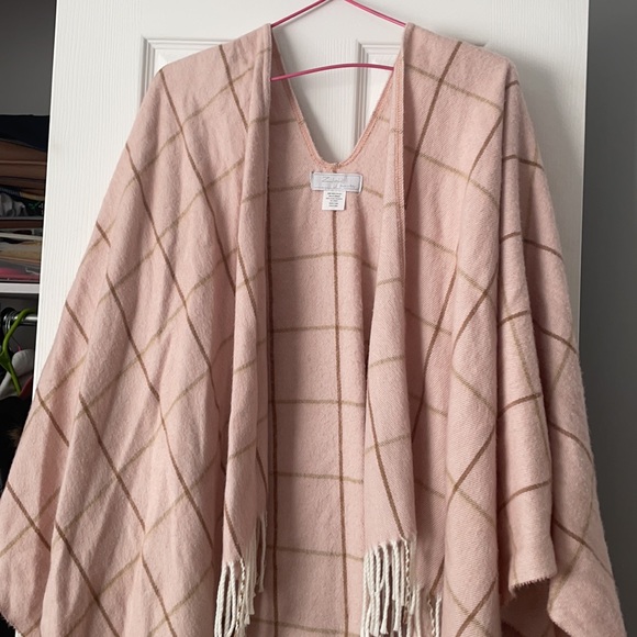 Poncho - Picture 3 of 3